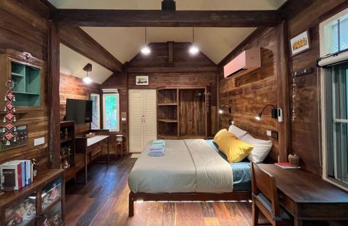 Song Phi Nong Cabin | 206 Wan Warn, 3 wooden houses in Kaeng Krachan Forest