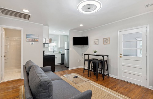 Folly Beach Cottage | 207 W Cooper - The Coop - Cute Folly Cottage in Central Location - Pets Considered