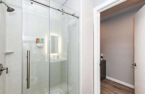 Old Town Apartment | 208 Bright 1BDR Downtown Parking WiFi Walk to All