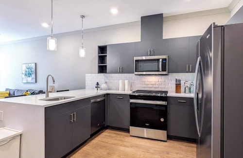 Dunellen Apartment | 212 Modern 1BR Apt Walk to NJTransit