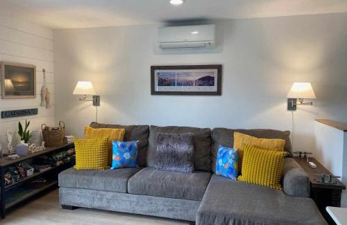 Avalon House | 217W 217 Whittley Ave