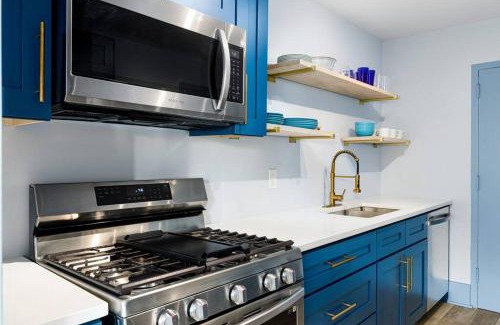 Downtown Atlanta Apartment | 2208-Top Flr-Work/Game Sta-600 MB-1 Free Park-King