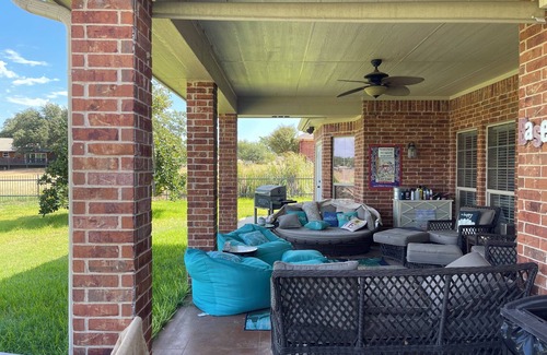 Gatesville House | 2300 sq ft home with pool and hot tub. Overlooking golf course and sunsets.