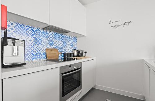 Birmingham City Centre Apartment | 25 World Famous Rotunda 18th floor skyline views