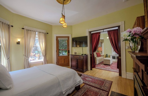 South End House | 254 South Union Street Guest House
