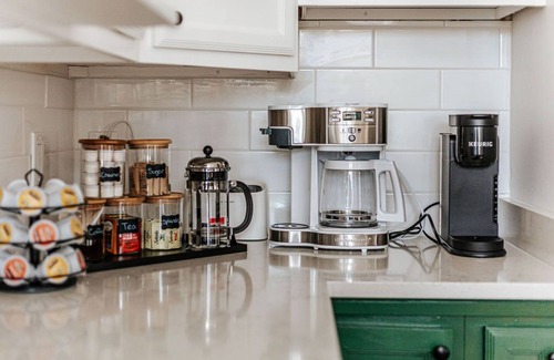 Berkeley Springs Cabin | 26 Acres & 7 min to Town~Game Room~Hot Tub~Fire Pit~2 King Suites~Hiking