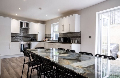 Enniskillen House | 27 Devenish Manor · Escape Ordinary at Devenish Manor, New & Stunning