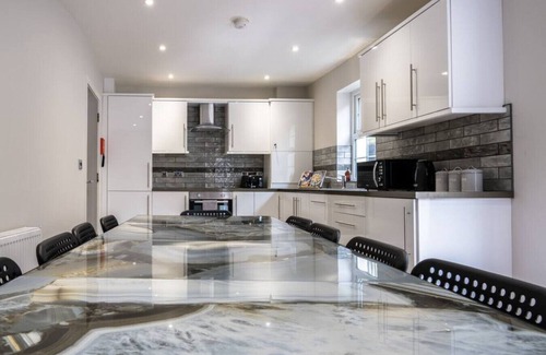 Enniskillen House | 27 Devenish Manor · Escape Ordinary at Devenish Manor, New & Stunning