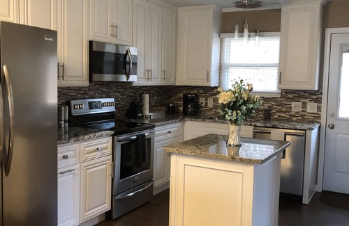 Jasper House | 299 is 5 minutes from dam, with boat launch and tritoon boat for rent.