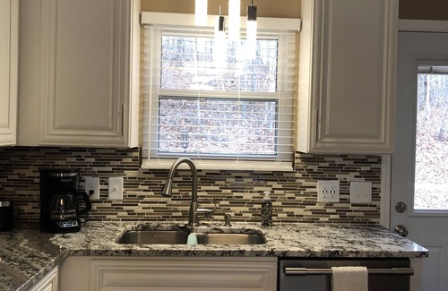 Jasper House | 299 is 5 minutes from dam, with boat launch and tritoon boat for rent.