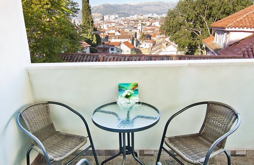 Split Condo | 2BD Condo with spectacular view and parking