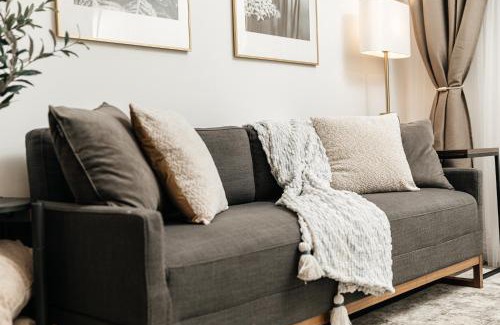 Westwood Apartment | 2BD near UCLA with Parking