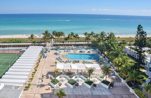 La Gorce Apartment | 2bd Oceanfront Master Ste OceanView w/balcony, Pool, nearby dining, beach access