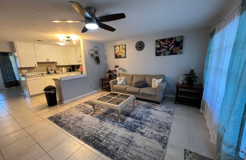 Warm Mineral Springs Apartment | 2bdr, 5 min walk to Warm Mineral Springs