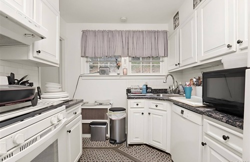 Pleasantville Cottage | 2BDRM COTTAGE IN PLEASANTVILLE