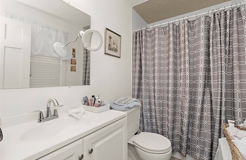 Pleasantville Cottage | 2BDRM COTTAGE IN PLEASANTVILLE