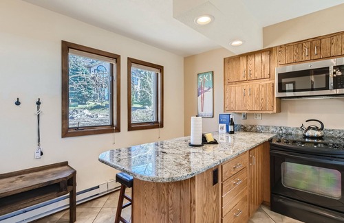 Dillon House | 2bedroom+Loft Private Entry, Lake Views, Amazing Location, Near all Ski Resorts 3 Townhouse by RedAwning