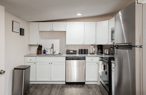 Rosedale House | 2BR/1BA Home|Weekend Getaway|Quiet Area|Near KU