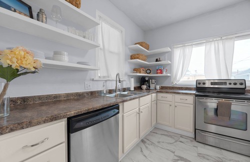Old North Columbus Apartment | 2BR/1BA Near OSU - Historic Charm & Modern Comfort