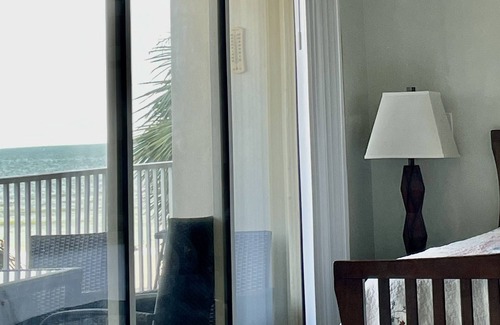 Indian Rocks Beach Condo | 2BR/2BA Condo with Heated Pool & Private Beach Access