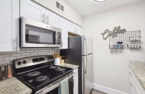 Arlington Apartment | 2BR,2BA Oasis Near Cowboys Stadium & 6 Flags