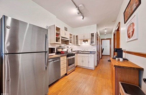 Andersonville Apartment | 2BR Apartment in Andersonville Neighborhood.