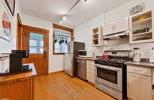 Andersonville Apartment | 2BR Apartment in Andersonville Neighborhood.