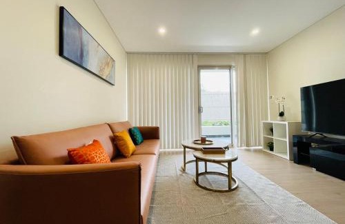 Botany Apartment | 2Br Apt near Airpot Bay City with Parking