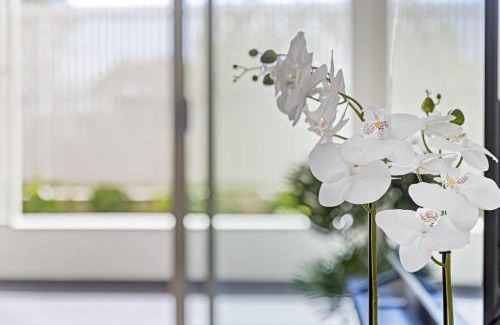 Botany Apartment | 2Br Apt near Airpot Bay City with Parking