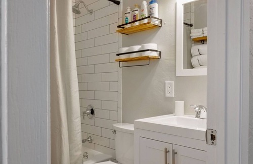 Benton Park Apartment | ★2BR Apt ★ Perfect For Mid Term Stays ★ Near Major Hospitals 🏥