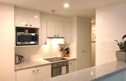 Kangaroo Point Apartment | 2BR BEAUTIFUL River Retreat ★Pool★Wine★Gym★Netflix