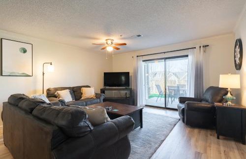 Branson House | 2BR Condo Close to the Strip - Stairs Required - 2 Pools - FREE TICKETS INCLUDED - FHC-3