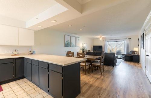 Branson House | 2BR Condo Close to the Strip - Stairs Required - 2 Pools - FREE TICKETS INCLUDED - FHC-3