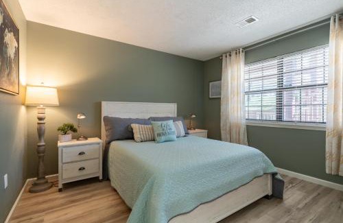 Branson House | 2BR Condo Close to the Strip - Stairs Required - 2 Pools - FREE TICKETS INCLUDED - FHC-3