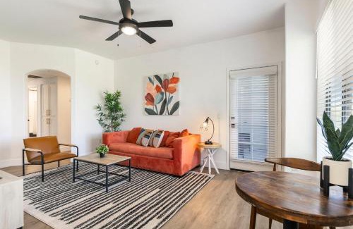 Kierland Apartment | 2BR CozySuites at Kierland Commons with pool #07