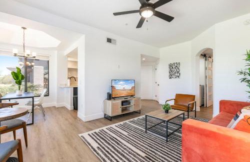 Kierland Apartment | 2BR CozySuites at Kierland Commons with pool #07