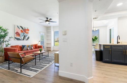Kierland Apartment | 2BR CozySuites at Kierland Commons with pool #07