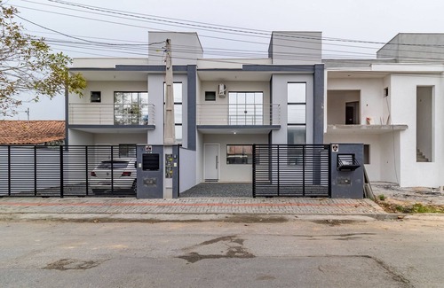 Praia da Armacao do Itapocoroi Apartment | 2BR Duplex Near Beach w/Garage Rrt0098