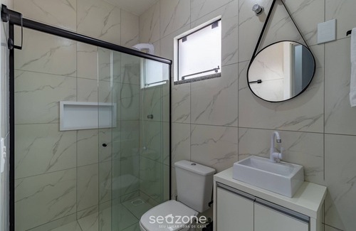 Praia da Armacao do Itapocoroi Apartment | 2BR Duplex Near Beach w/Garage Rrt0098