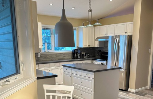 Prince George House | 2BR Entire House, Professional, 2min to the Hospital