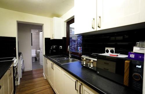 Ipswich House | 2BR Home W/en-suite toilet, Town Centre Ipswich.