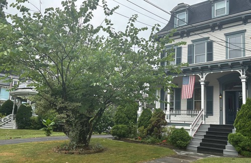 Poughkeepsie Apartment | 2Br Private Victorian Apartment in City Location on Half Acre Sleeps 5