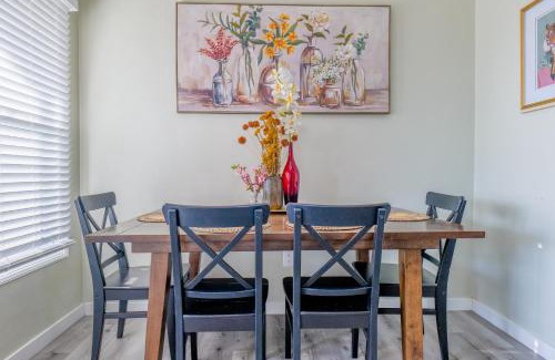 Hillcrest Apartment | 2BR Retreat Near Balboa Park