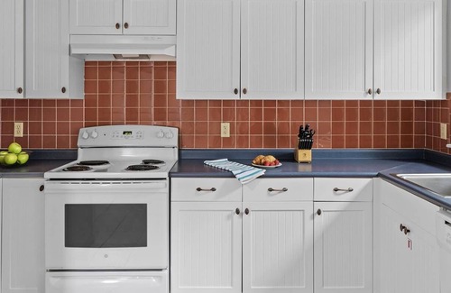 Jamestown Condo | 2br Unit Tranquil Retreat on Conanicut Island