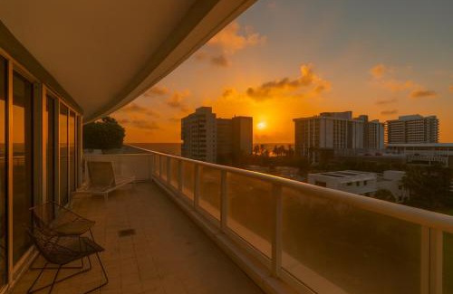 Central Beach Apartment | 2BR W Residence FLL, OCEAN VIEWS, Infinity pool, hot tub, large balcony, easy amentiy access