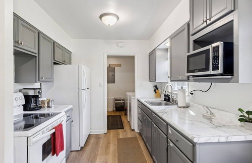 Parma Heights House | 2BR with Private Hot Tub