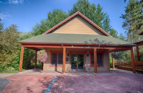Driggs House | 2nd Level Quiet Condo with community hot tub
