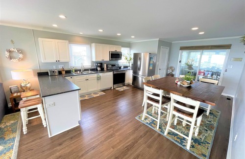 Emerald Isle House | 2nd-row crystal-coast-cabana bliss w/splendid ocean views—NO FEE for Fido