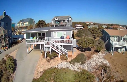 Emerald Isle House | 2nd-row crystal-coast-cabana bliss w/splendid ocean views—NO FEE for Fido