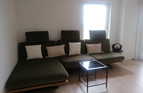 Ruzinov Apartment | 2x2x2 apartment - nový 2 izbový apartmán, 2-minúty od letiska, 2- garáže